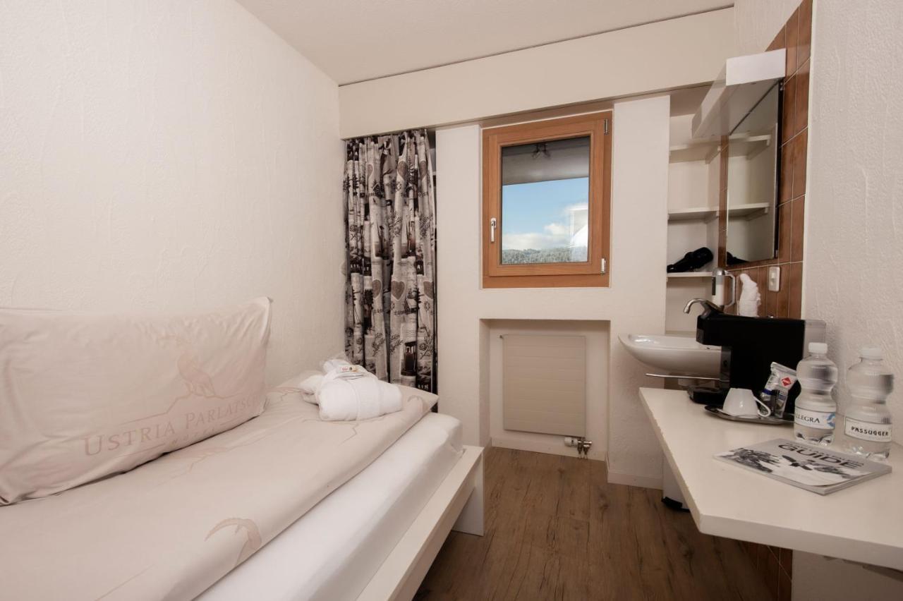 Hotel Ustria Parlatsch Trin Exterior photo