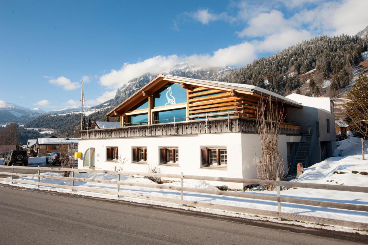 Hotel Ustria Parlatsch Trin Exterior photo